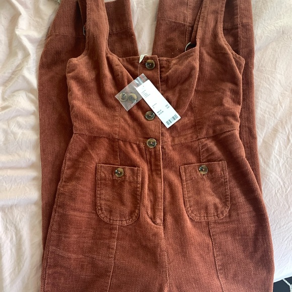 NWT urban outfitters jumpsuit 🖤 - Picture 4 of 7